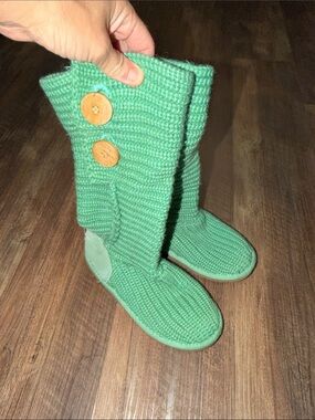 Girls UGG Classic Cardy Green Sweater Boots size 1